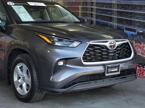 2022 Toyota Highlander LE