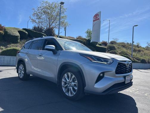 Celestial Silver Metallic 2022 Toyota Highlander Hybrid Limited