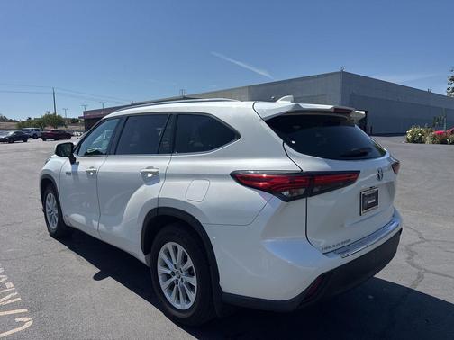 Blizzard Pearl 2020 Toyota Highlander Hybrid XLE