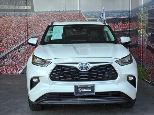Blizzard Pearl 2020 Toyota Highlander Hybrid XLE