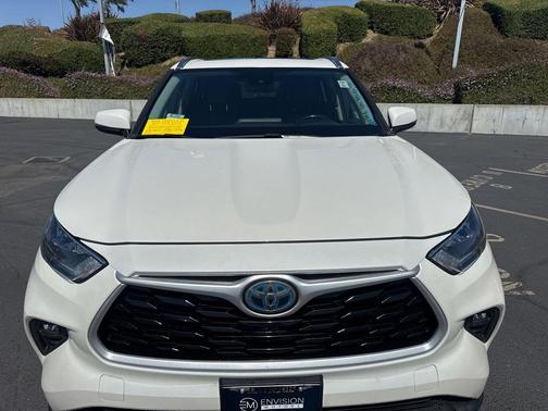 Blizzard Pearl 2020 Toyota Highlander Hybrid XLE