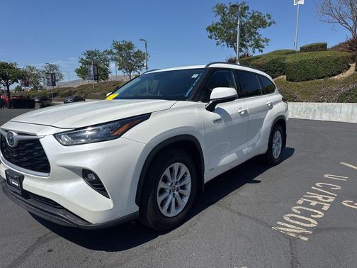 Blizzard Pearl 2020 Toyota Highlander Hybrid XLE