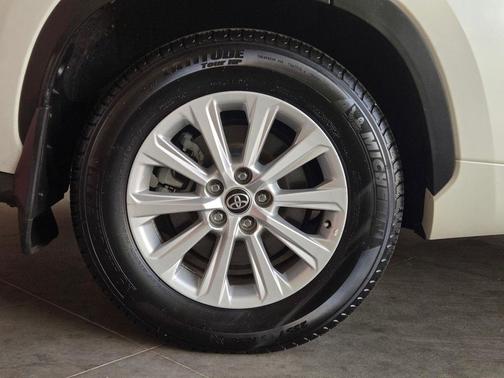 Blizzard Pearl 2020 Toyota Highlander Hybrid XLE