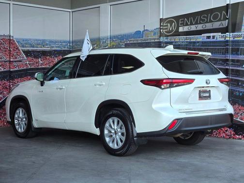 Blizzard Pearl 2020 Toyota Highlander Hybrid XLE