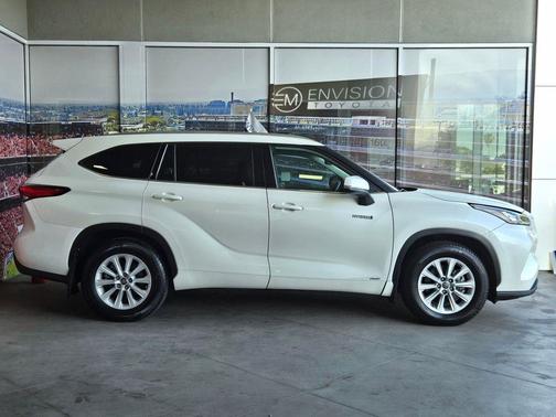 Blizzard Pearl 2020 Toyota Highlander Hybrid XLE