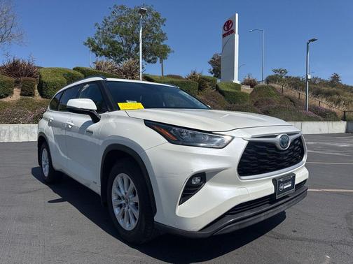 Blizzard Pearl 2020 Toyota Highlander Hybrid XLE