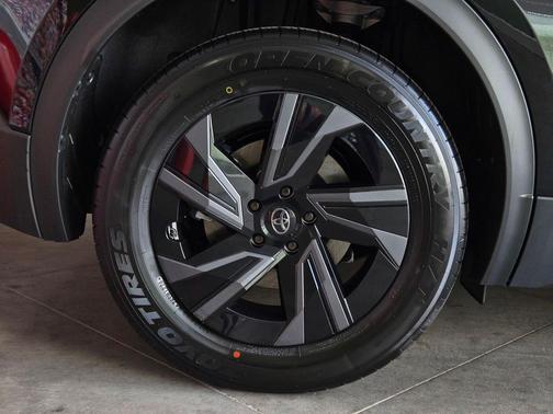 Midnight Black Metallic 2026 Toyota C-HR SE