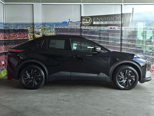 Midnight Black Metallic 2026 Toyota C-HR SE