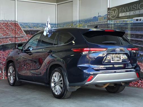 2023 Toyota Highlander Platinum