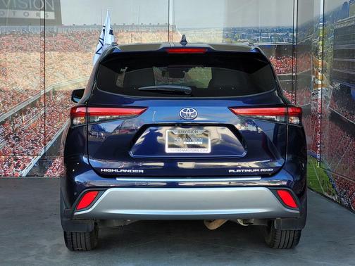2023 Toyota Highlander Platinum