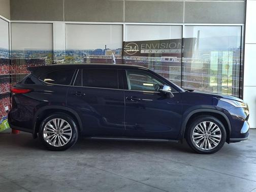 2023 Toyota Highlander Platinum