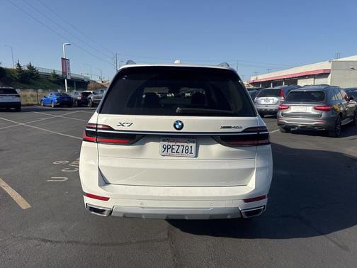 2025 BMW X7 xDrive40i