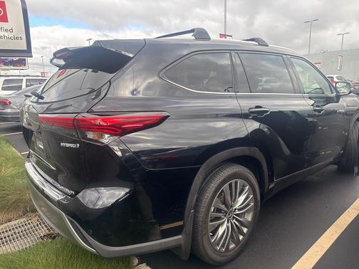 2021 Toyota Highlander Hybrid Platinum
