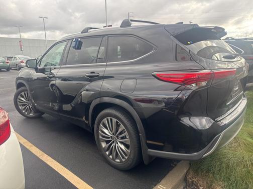2021 Toyota Highlander Hybrid Platinum