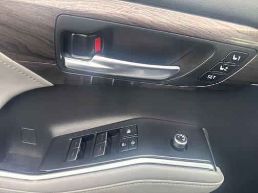 2021 Toyota Highlander Hybrid Platinum