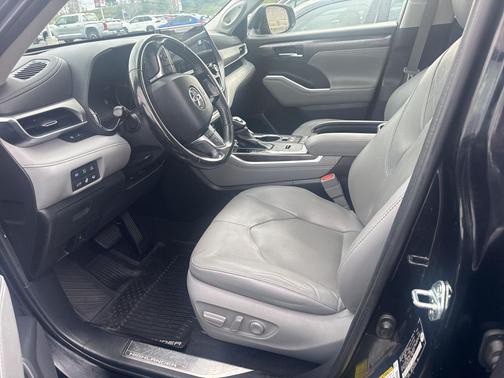 2021 Toyota Highlander Hybrid Platinum