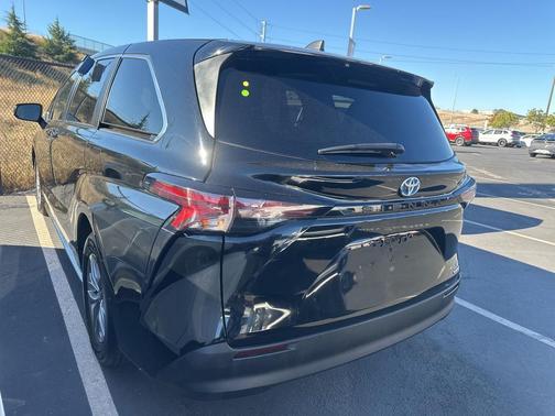 2023 Toyota Sienna LE