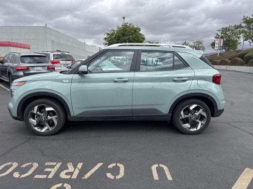 Mirage Green 2025 Hyundai VENUE SEL