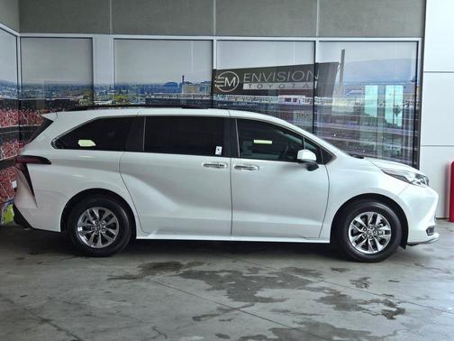 Wind Chill Pearl 2026 Toyota Sienna XLE