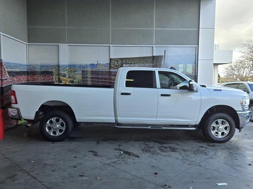 2024 RAM 2500 Big Horn Crew Cab 4x4 8' Box