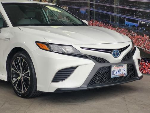 2020 Toyota Camry SE