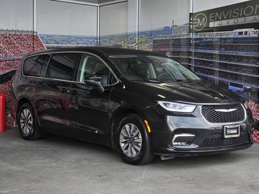2023 Chrysler Pacifica Hybrid Touring L