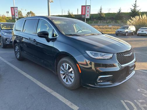2023 Chrysler Pacifica Hybrid Touring L