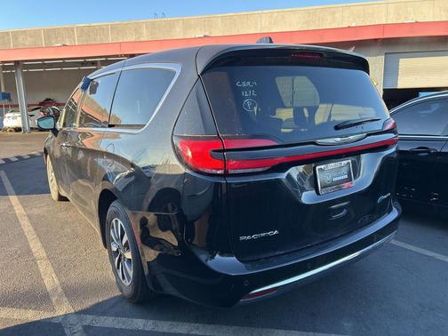 2023 Chrysler Pacifica Hybrid Touring L