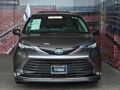 Predawn Gray Mica 2023 Toyota Sienna XLE