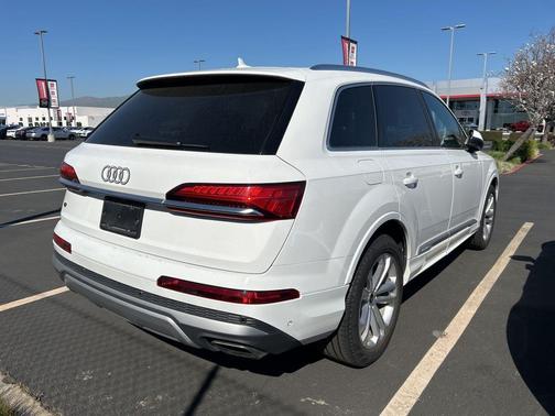 2025 Audi Q7 55 Premium Plus