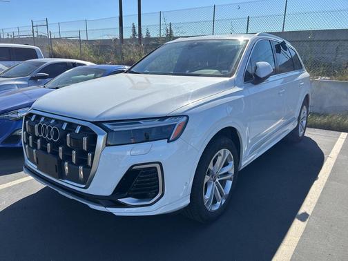 2025 Audi Q7 55 Premium Plus