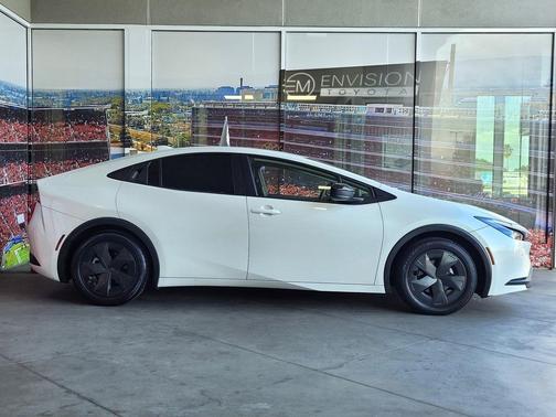 2023 Toyota Prius LE