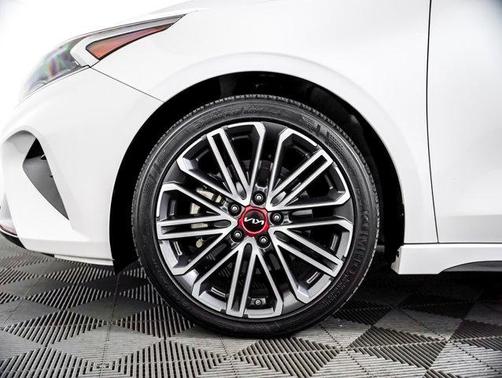 Snow White Pearl 2023 Kia Forte GT