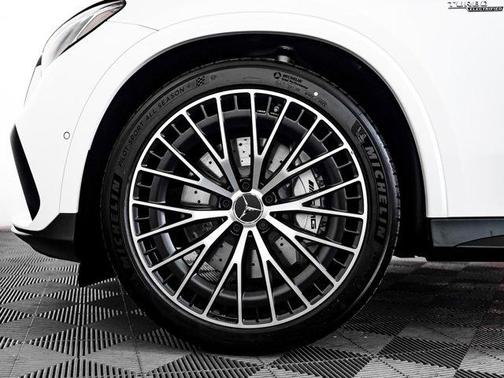 MANUFAKTUR Moonlight White Metallic 2026 Mercedes-Benz AMG GLC 43 4MATIC