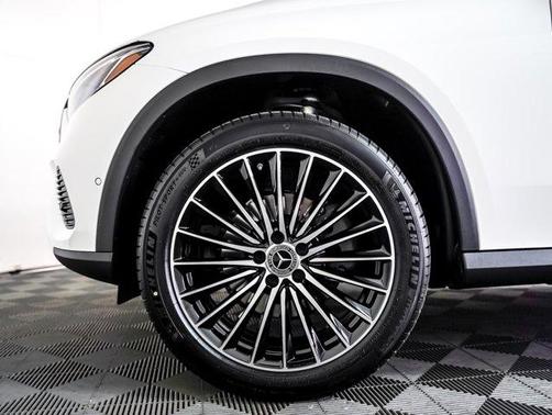 2025 Mercedes-Benz GLC 300 Base