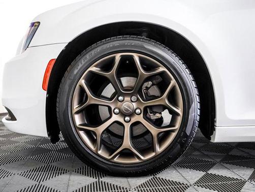 2019 Chrysler 300 S