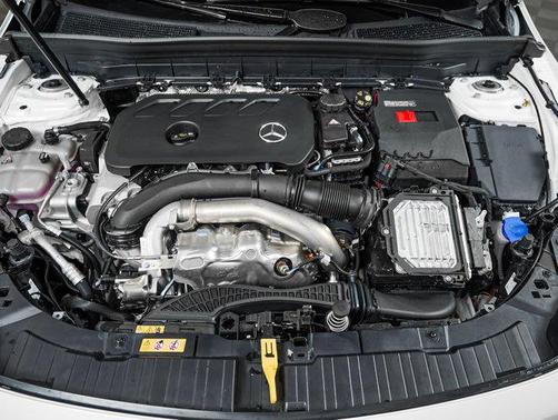Polar White 2026 Mercedes-Benz GLB 250 Base