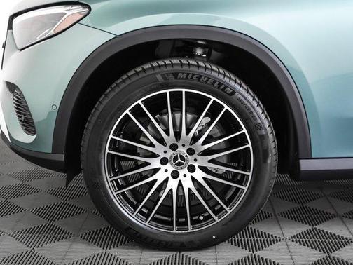 2026 Mercedes-Benz GLC 300 Base