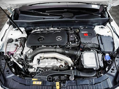 Polar White 2026 Mercedes-Benz GLB 250 Base