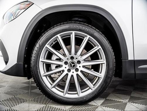 Iridium Silver Metallic 2023 Mercedes-Benz GLA 250 4MATIC