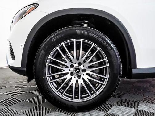 2025 Mercedes-Benz GLC 300 Base