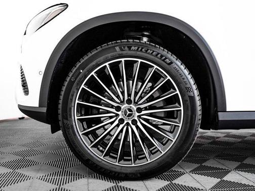 2025 Mercedes-Benz GLC 300 Base