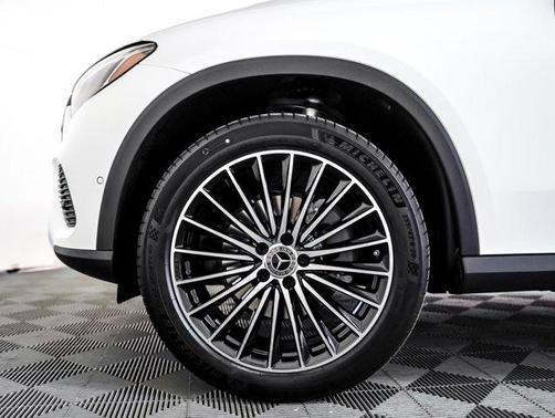 2025 Mercedes-Benz GLC 300 Base