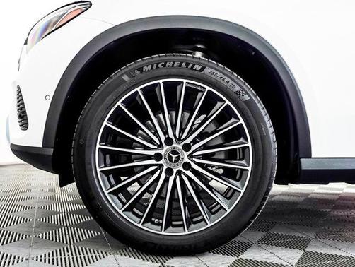 2025 Mercedes-Benz GLC 300 Base