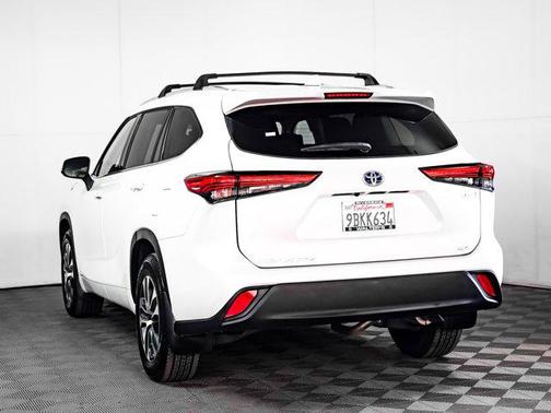 2022 Toyota Highlander Hybrid XLE