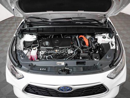 2022 Toyota Highlander Hybrid XLE