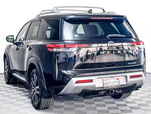 2024 Nissan Pathfinder Platinum FWD