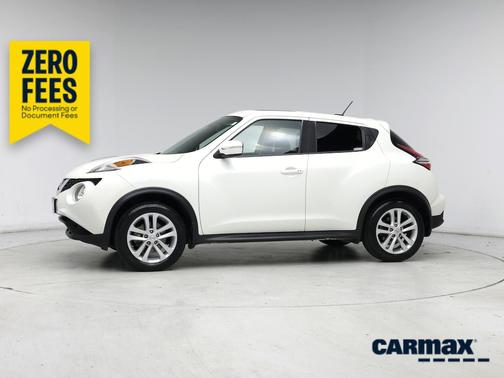 White 2016 Nissan Juke SV