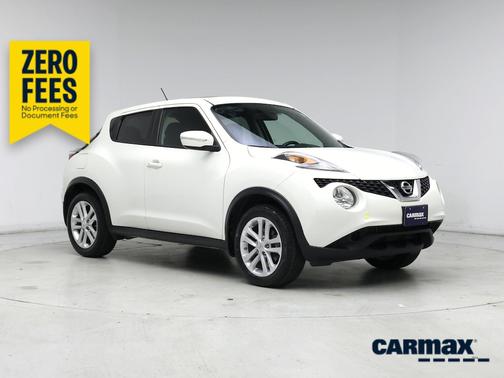 White 2016 Nissan Juke SV