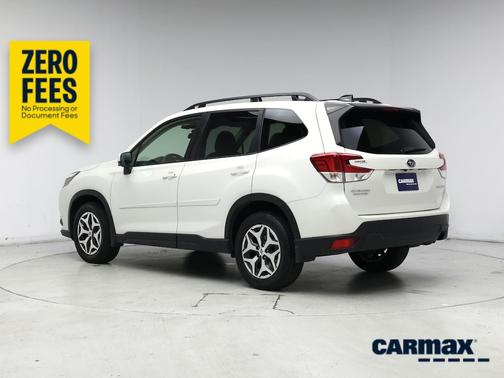 White 2024 Subaru Forester Premium